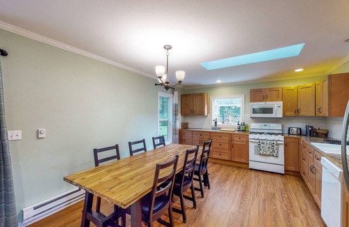 Maple Falls House | Adventure Base Camp near Mt Baker & North Cascades - Fenced Dog-Friendly Yard