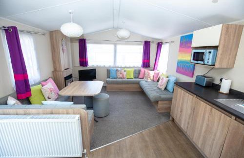 Willen Resort | Adventurer's Village Milton Keynes