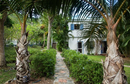 Upper Carolina House | Affordable Getaway for Couples or small families with Pool, WIFI and AC