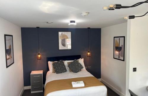 Peterborough Apartment | Affordable Serviced Apartment Perfect for Contractors in PE1 Short & Long Term Stays - Free WIFI - Free Parking - With Sofa Bed - Full Kitchen
