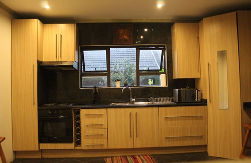 Germiston House | Afro Rasta Kumusha is a home away from home with a loving Rasta Family. Peace!