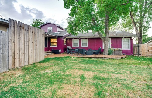 North Garden Acres Cottage | Aggie Game Day Retreat ~ 1 Mi to Texas A & M!