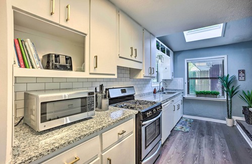 North Garden Acres House | Aggie Game Day Retreat ~ 1 Mi to Texas A & M!