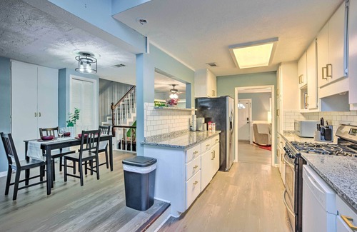 North Garden Acres House | Aggie Game Day Retreat ~ 1 Mi to Texas A & M!
