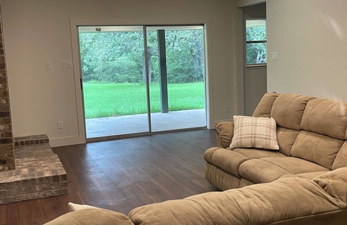 Caldwell House | Aggieland Country on 10 acres, 8 minutes to lake Somerville and 20 to Kyle Field