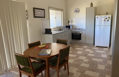 Goolwa North House | Aggies is a 2 bedroom cottage in a semi rural part of Goolwa. Close to the river