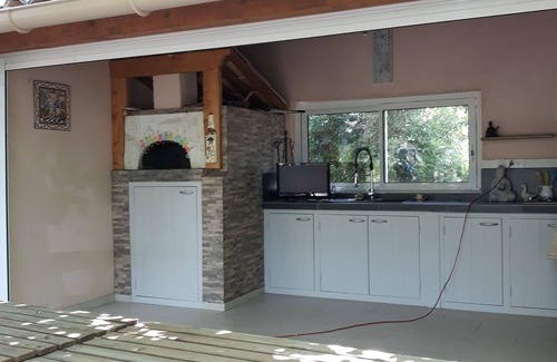 Bagnols-en-Foret Apartment | Agréable Studio Dans Jardin Paysager Avec Piscine et Grande Cuisine D'été