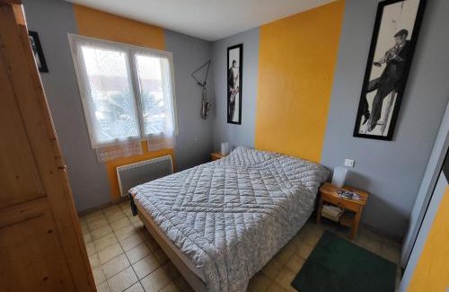 Chateau-d'Olonne House | AGREABLE MAISON 2 CHAMBRES AVEC PISICINE ET STATIONNEMENT DANS UN QUARTIER CALME - FR-1-92-947