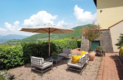 Fisciano Apartment | Agriturismo 'Suite With View of Vesuvius' with Mountain View, Wi-Fi and Air Conditioning