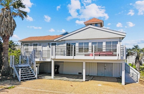Avon House | “AH!” Time to relax at the beach!
