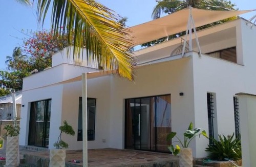 Mtwapa House | Ahadi Villa mit Pool & Strandzugang