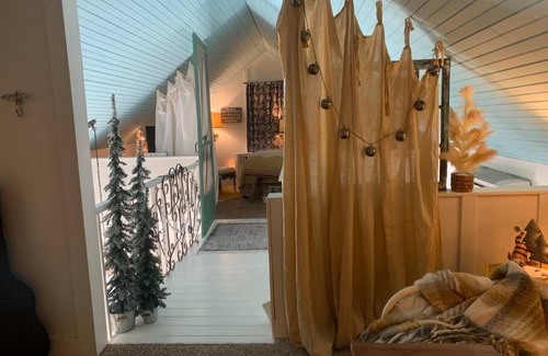 Levelland House | Ahava Honey Farm Cottage