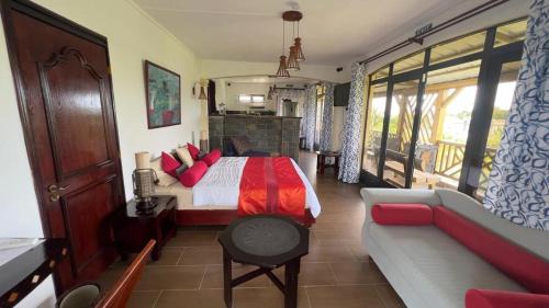 Trou d'Eau Douce Apartment | AHAVAH