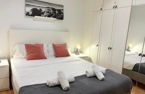 Cornella de Llobregat Apartment | Ahllenrock BCN Sud, Cornellà, metro, tram, aero
