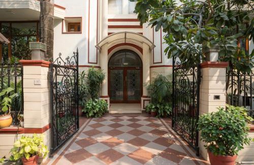 DLF City Hotel | Ahuja Residency DLF Phase 2