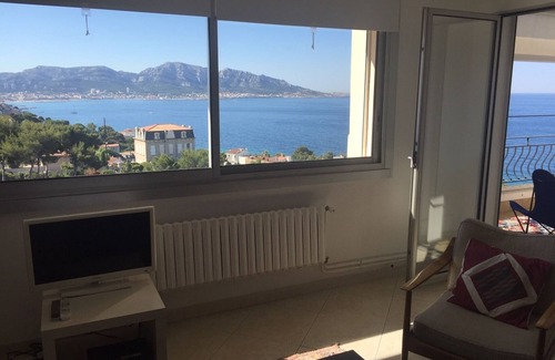 7th Arrondissement Apartment | Air-conditioned apartment with exceptional sea view