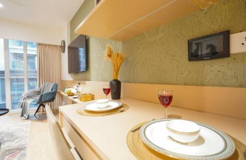 Viman Nagar Apartment | Airport Runway View from terrace|Coffee Maker|Luxe