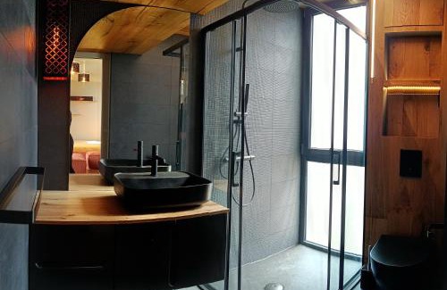 Biharia House | airzeb Uno - A3 Highway at Borș2