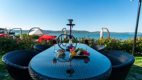 Yanik House | ake Side - Entertainment
