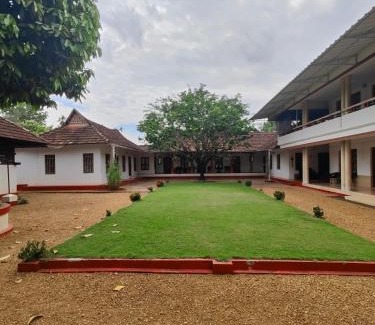 Perumbaikad House | Akkara Homestay