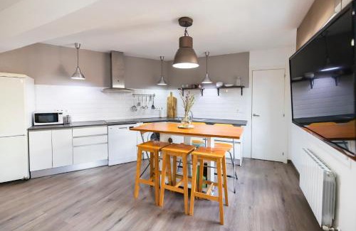 Basurto-Zorroza Apartment | AkomodaT en apartamento luminoso junto al paseo de la ría