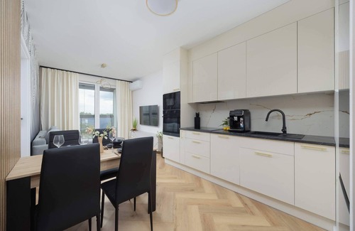Wlochy House | Al. Jerozolimskie 190 | Warsaw | Beige Apartment | Parking