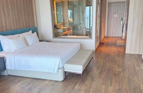Ha Long Apartment | Alacarte condo - right on beach - high floor