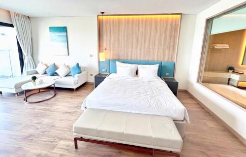 Ha Long Apartment | Alacarte condo - right on beach - high floor