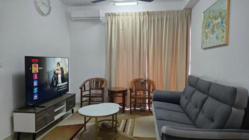 Kota Warisan Apartment | Alanis Suite KLIA1 With Neflix