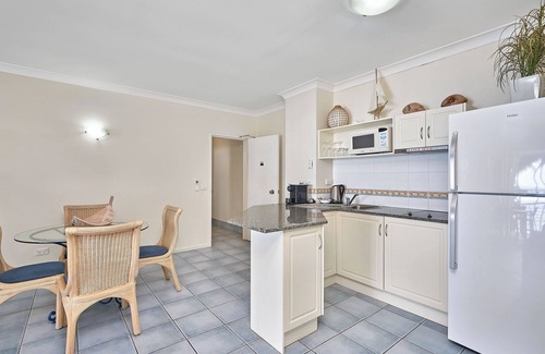 Palm Cove Apartment | Alassio Beachfront Apartment 302