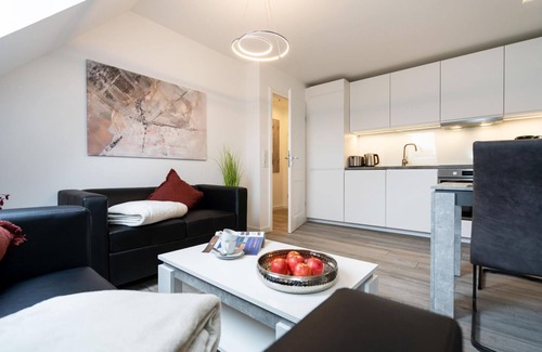 Tinnum Apartment | Albatros OG - Modern 3-room app. for 4 pers. with parking space, WLAN,