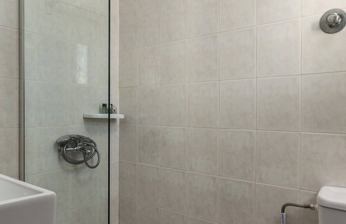 Ipsos Apartment | Albatross Studio by Konnect, Ipsos