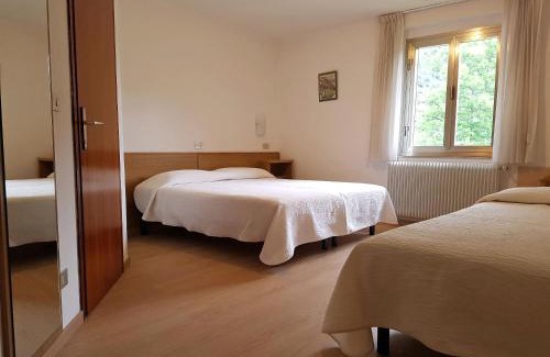 Padergnone Hotel | Albergo Miralaghi