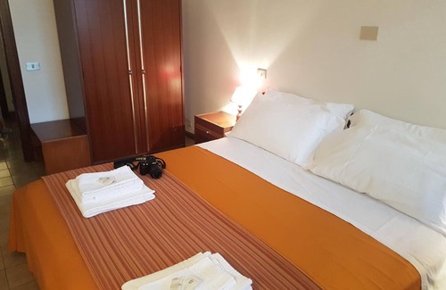 Castelnuovo Magra Hotel | Albergo Smeraldo