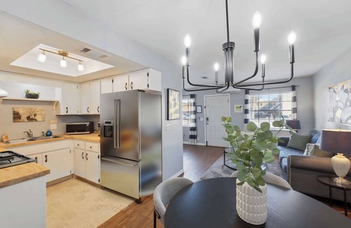 Brandon Condo | Albert's Abode - 1bed 1bath Apartment in Prime Brandon Location