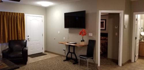 Alberta Beach Hotel | Alberta Beach Inn and Suites
