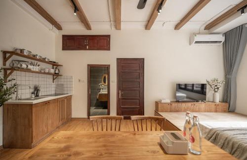 Hai Ba Trung Apartment | ALBERTLEVY Vintage Housing-City Centre-Jacuzzi-Late Check out