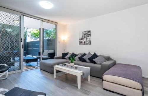 Albion Apartment | Albion Stay Spacious Patio, Pool & Near Transport