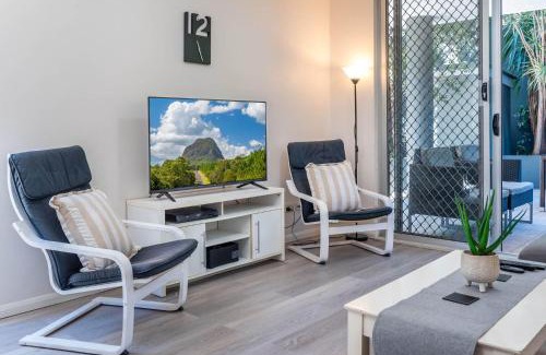 Albion Apartment | Albion Stay Spacious Patio, Pool & Near Transport