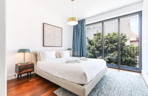 Santo Amaro Apartment | Alcantara Lovely With Balcony 2 Bdr Apt with AC