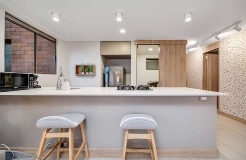 La Aguacatala Apartment | Alcazar 1103 · Luxe Apt in Oviedo w/city view, 1AC by HOUSY HOST