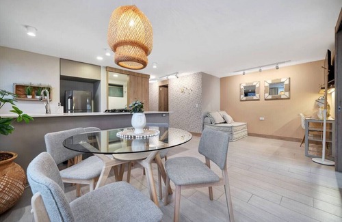 La Aguacatala Apartment | Alcazar 1103 · Luxe Apt in Oviedo w/city view, 1AC by HOUSY HOST