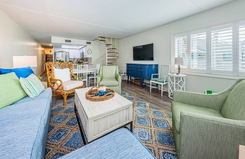 Belleair Beach Condo | Aldea 14 - a beachfront unit in Belleair Beach