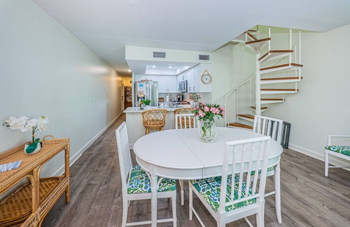 Belleair Beach Condo | Aldea 14 - a beachfront unit in Belleair Beach