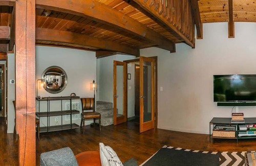 Truckee House | Alder Creek Paradise - Tree-lined Cabin Stay for 7