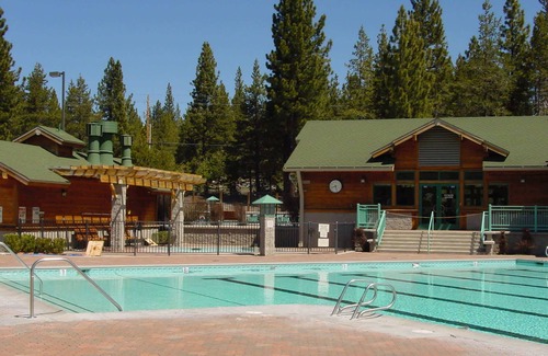Truckee House | Alder Creek Paradise - Tree-lined Cabin Stay for 7