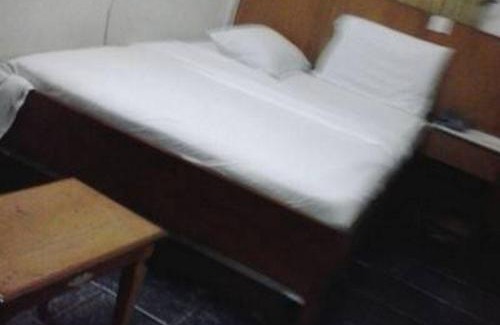 Port Harcourt Cabin | Aldgate Congress Hotel - Deluxe