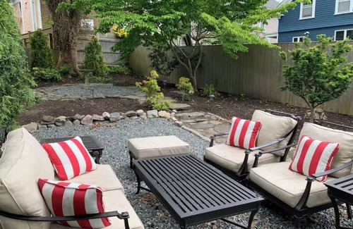 Off Broadway House | Alexander Hamilton Slept Here - 5-bedroom house with AC in downtown Newport