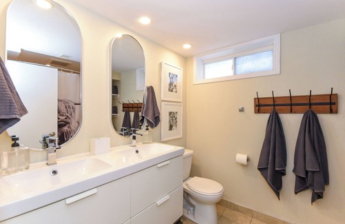 Ottawa Division Apartment | Algonquin | 4 bds, 2.5 Baths | Sleeps up to 8 | Lower Level