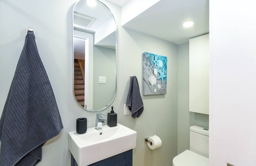 Ottawa Division Apartment | Algonquin | 4 bds, 2.5 Baths | Sleeps up to 8 | Lower Level